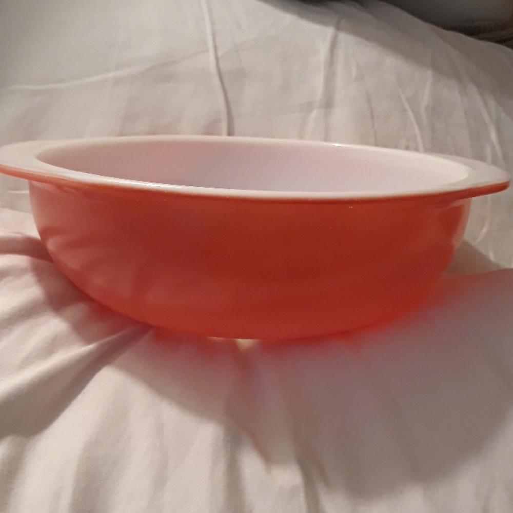 Vintage Pyrex flamingo pink casserole dish 2 qt